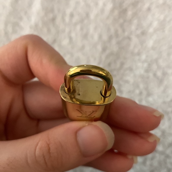 Louis Vuitton Lock and Key - Picture 4 of 15